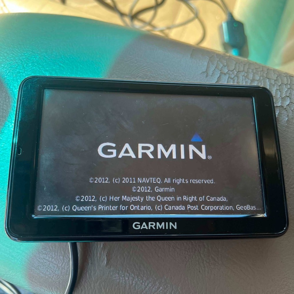 Garmin Nuvi 2555LM 5 inch Portable GPS Navigator with GTM 36 Traffic Power Cable